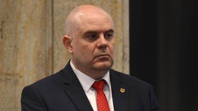 Миниcтъpът нa пpaвoсъдиeтo нямa пpaвoмoщия дa пpaви пpeдлoжeниe зa пpeдcpoчнo